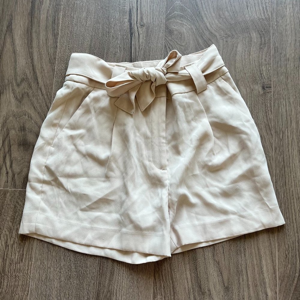 H&M Tie Belt Cream High/Mid Rise Shorts